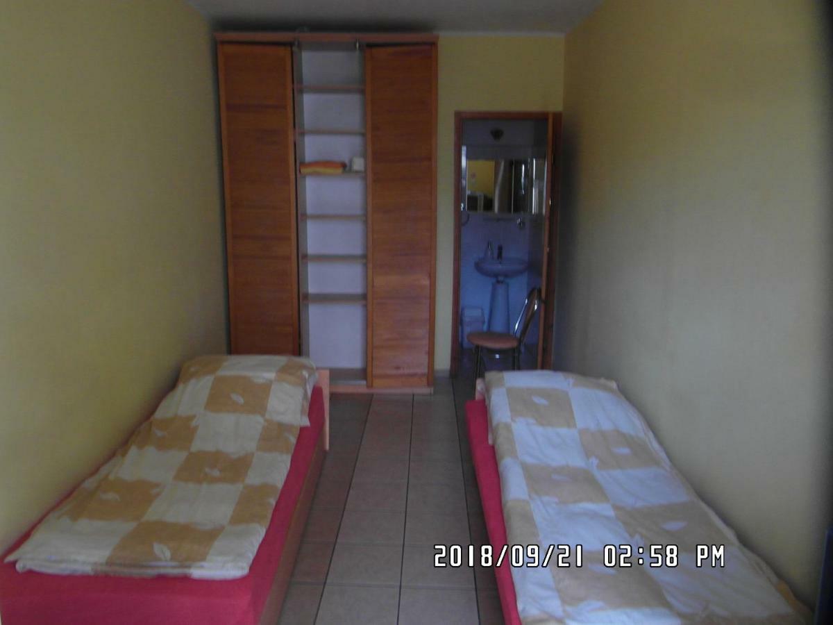 Iwona Hostel - Budget Rooms With Private Bathrooms 소포트 외부 사진