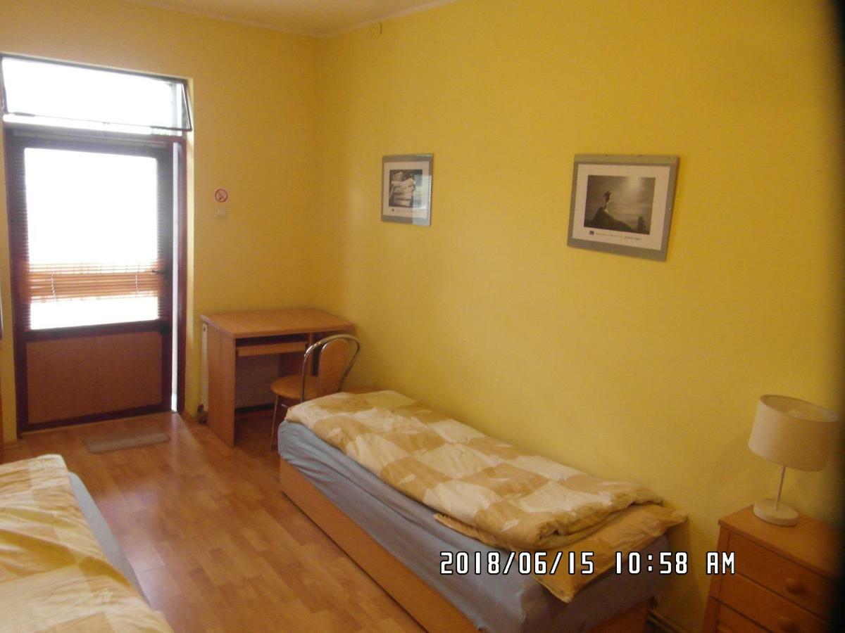 Iwona Hostel - Budget Rooms With Private Bathrooms 소포트 외부 사진